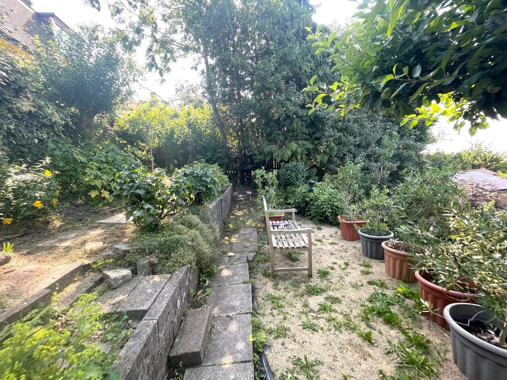 Property photo 2 of 13 Garden Eight.Jpg