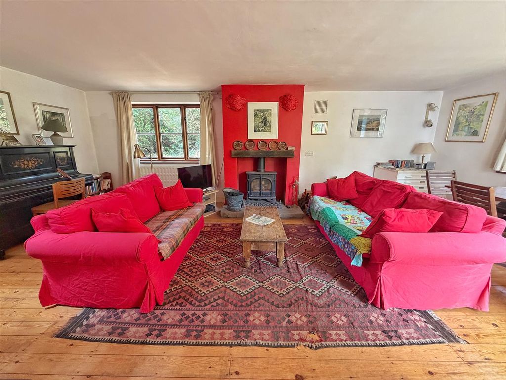 Property photo 2 of 20