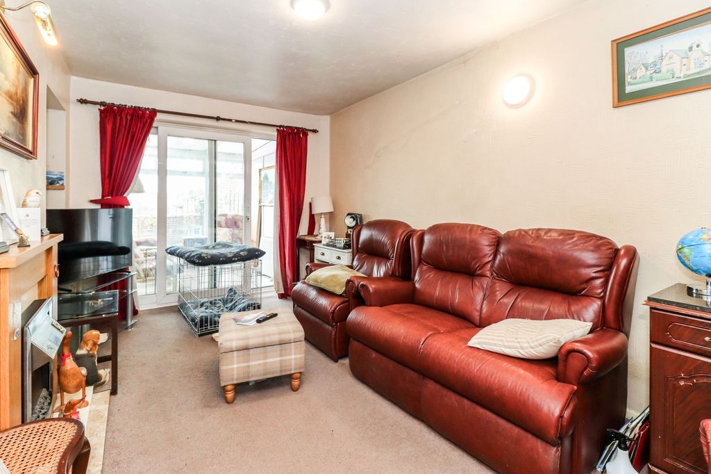 Property photo 2 of 11