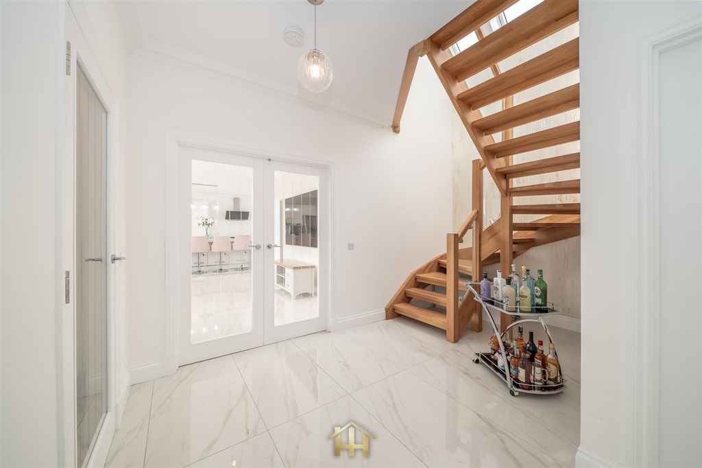 Property photo 3 of 30 Strathmore Ph11 8Nn 131025 Edit (10).Jpg