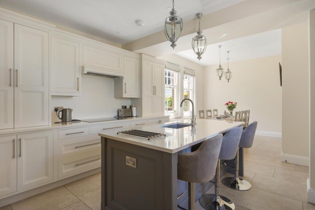 Property photo 3 of 18 Image