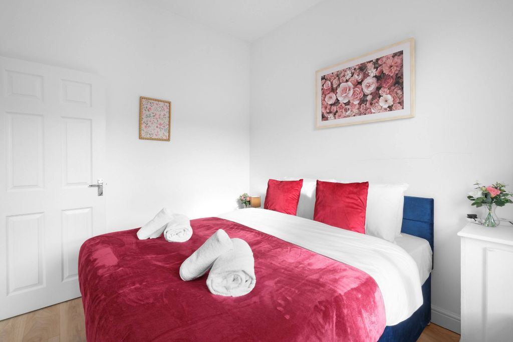 Property photo 3 of 28