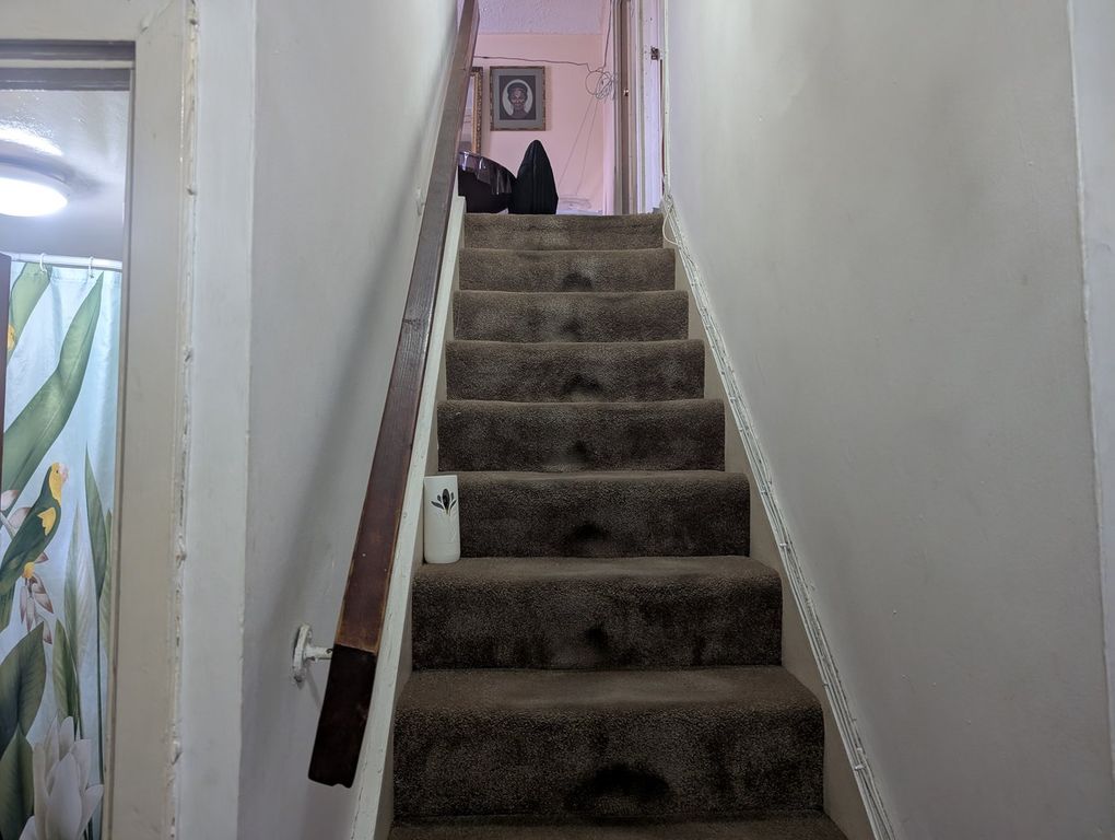 Property photo 3 of 5 Hallway