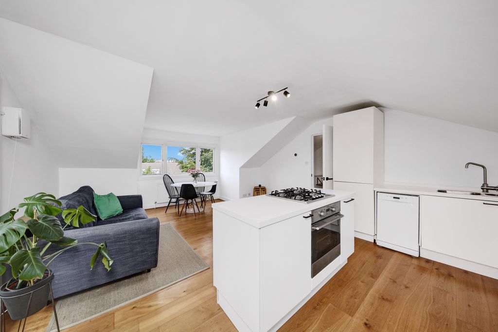 Property photo 1 of 13 1 Bedroom Apartment For Sale
