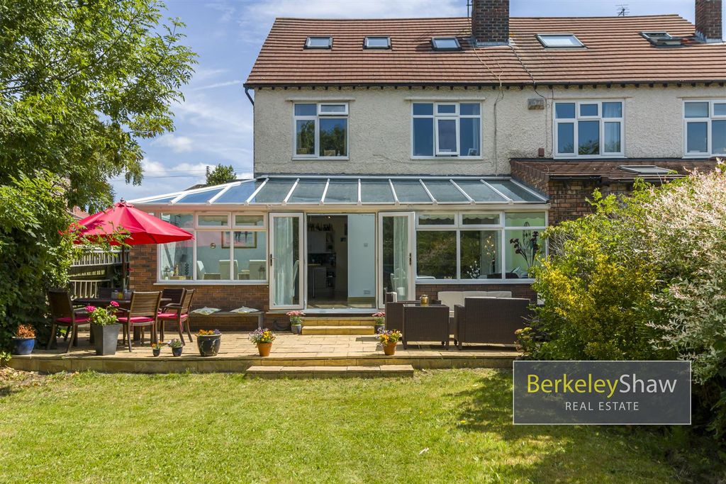 Property photo 1 of 31 Moorland Avenue, Crosby