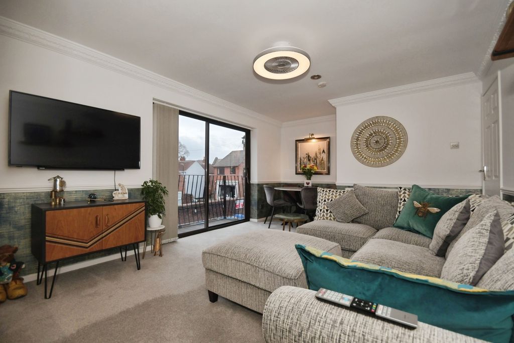 Property photo 3 of 11 Pbox-Img.Jpg