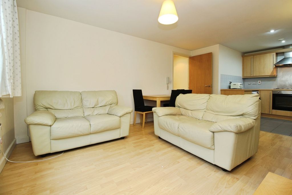 Property photo 3 of 14 Lounge