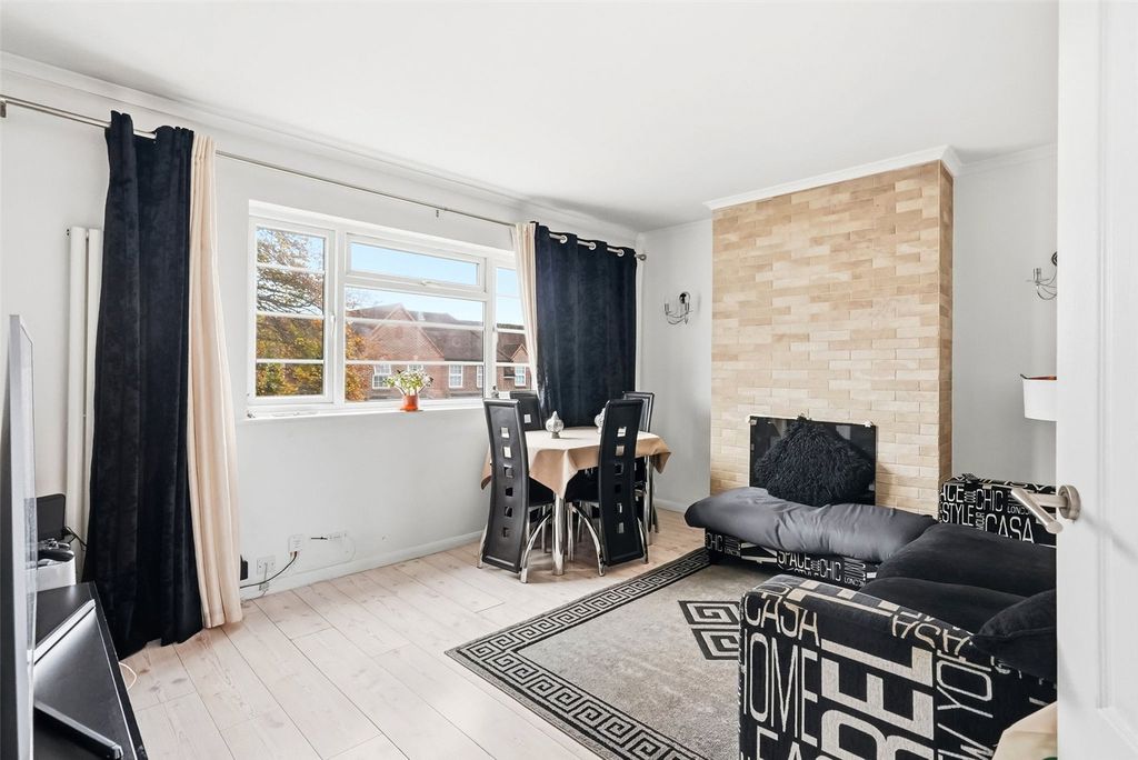 Property photo 2 of 6 Picture No. 11