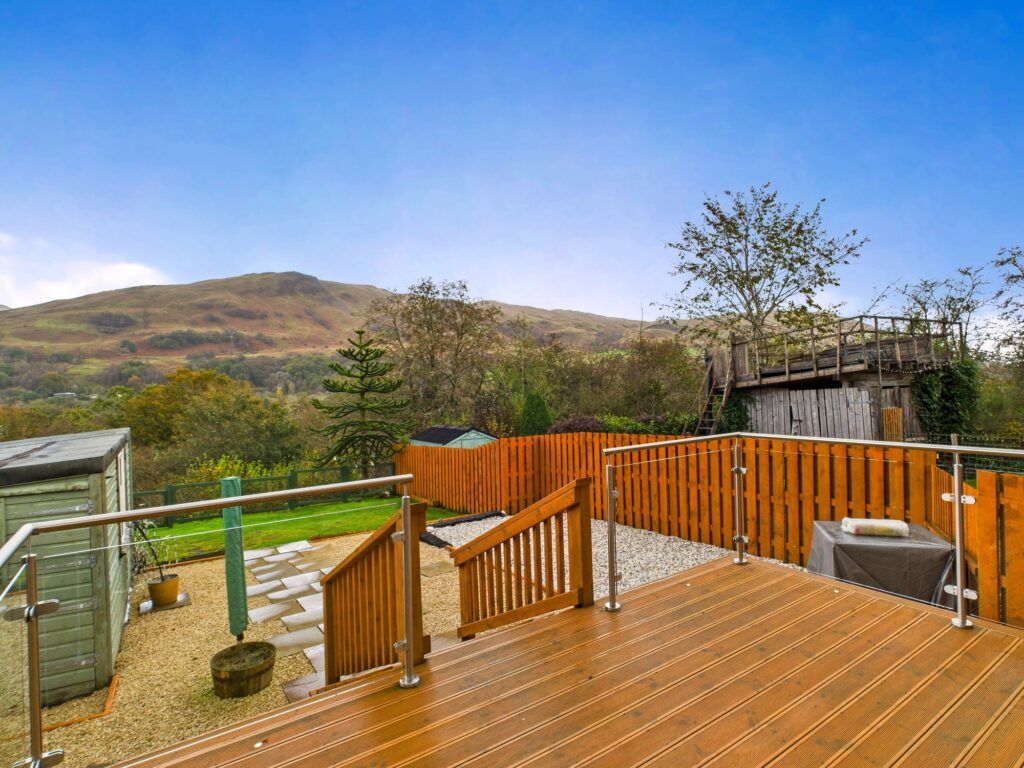 Property photo 2 of 31