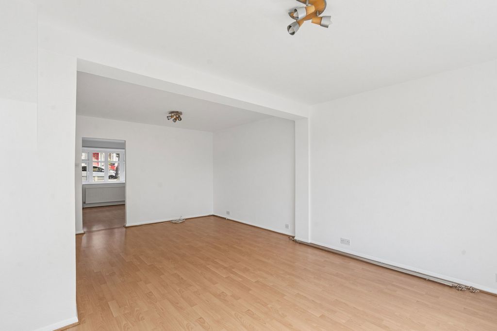 Property photo 2 of 21