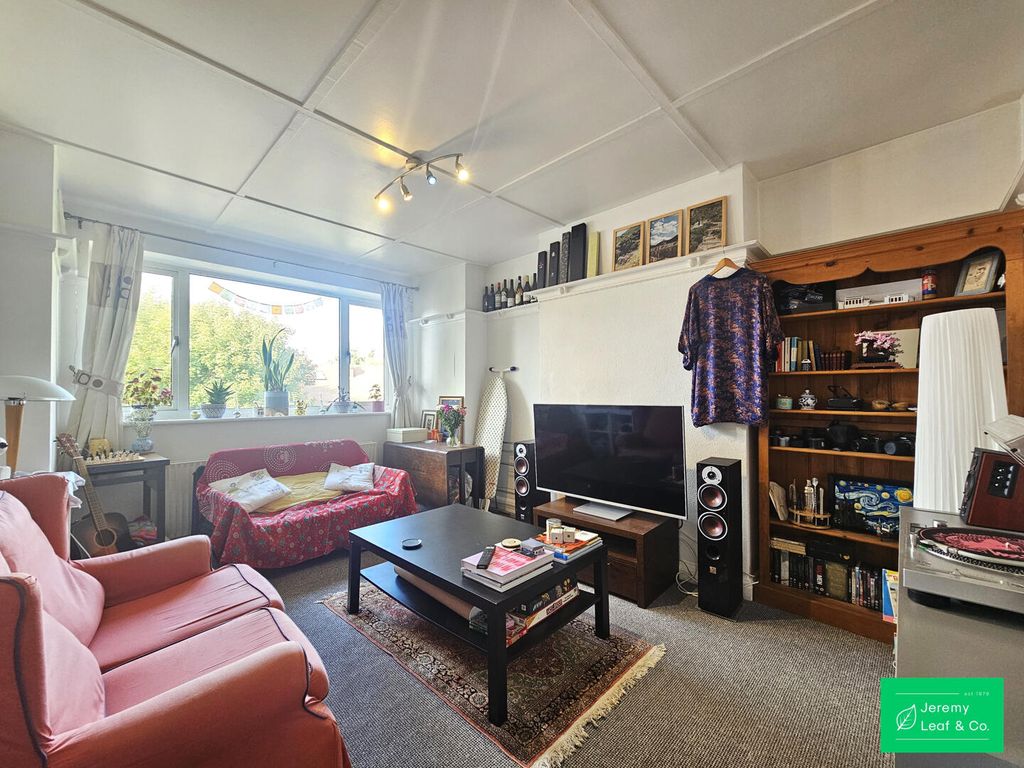 Property photo 3 of 11 Living Room