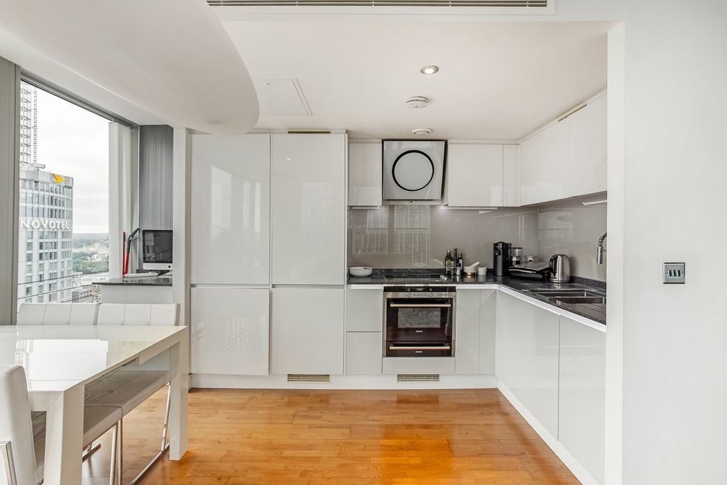 Property photo 3 of 25 Kitchen