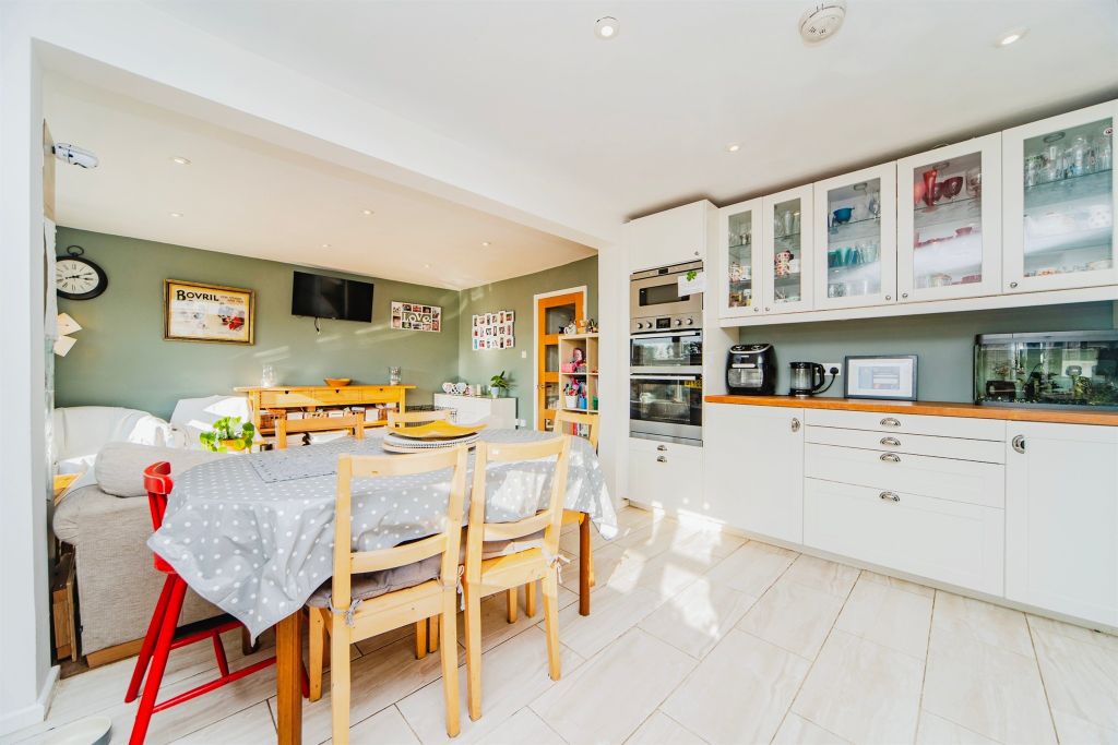 Property photo 2 of 34