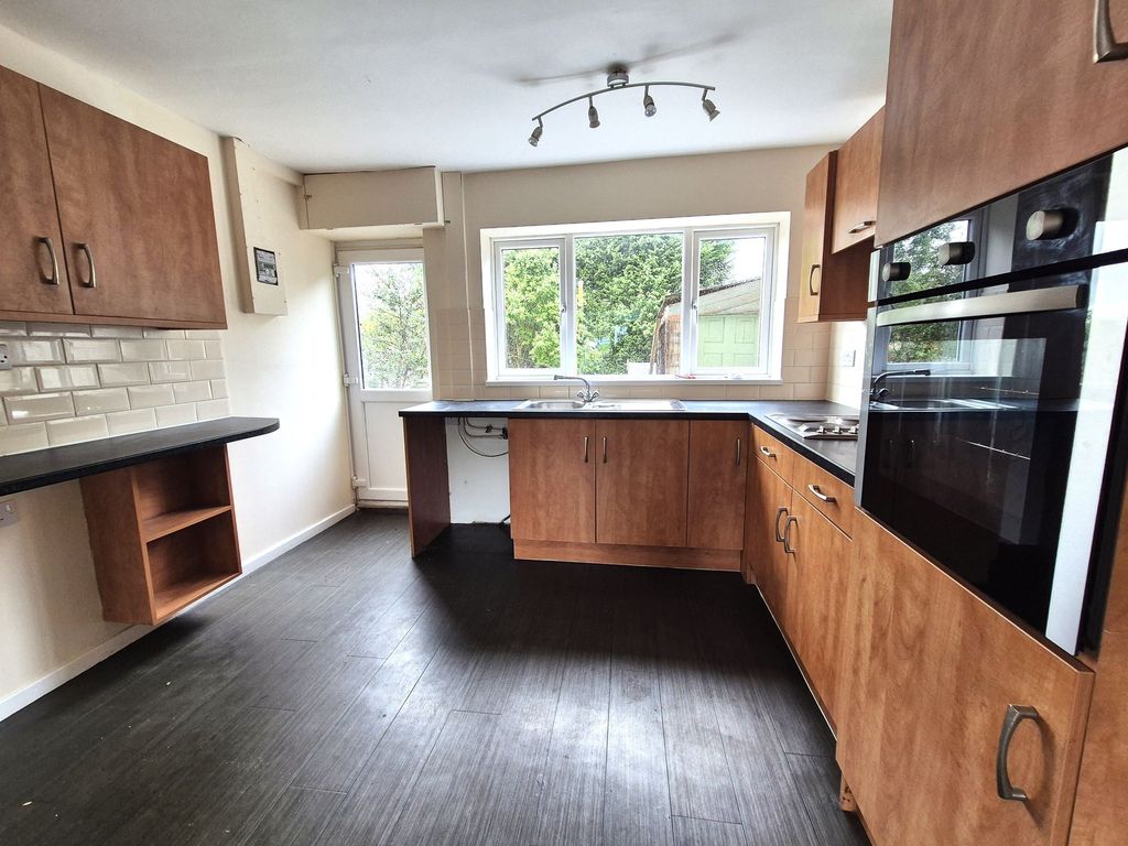 Property photo 2 of 11 Kitchen