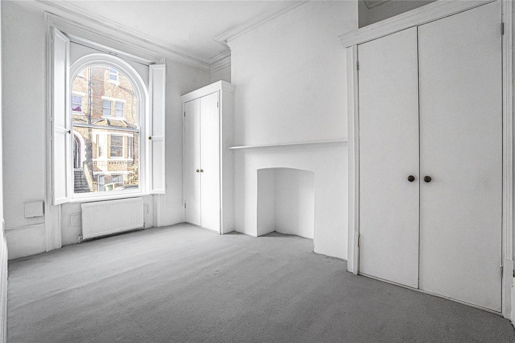 Property photo 3 of 16 Bedroom