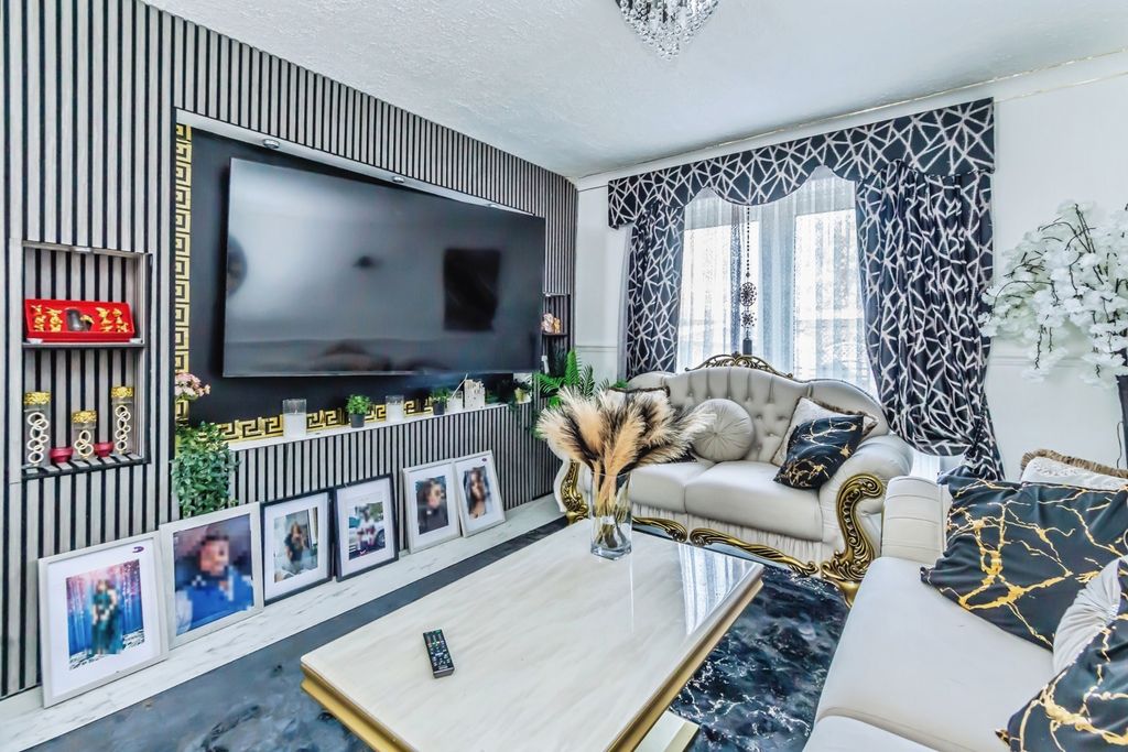Property photo 2 of 13 Pbox-Img.Jpg
