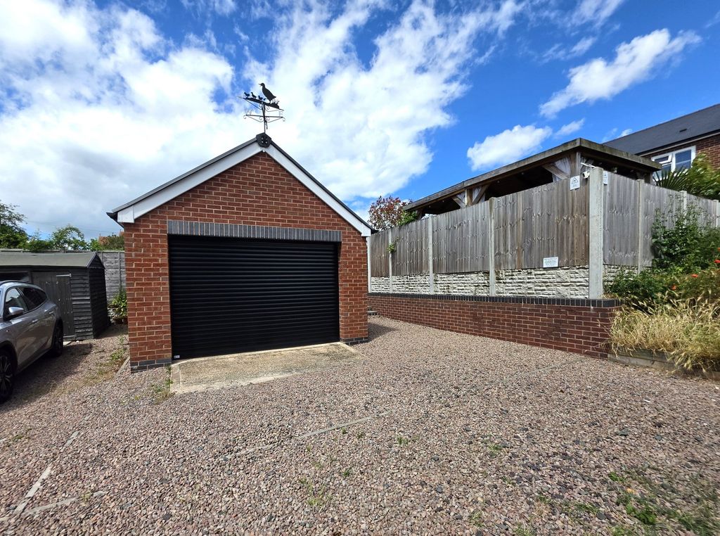 Property photo 2 of 25