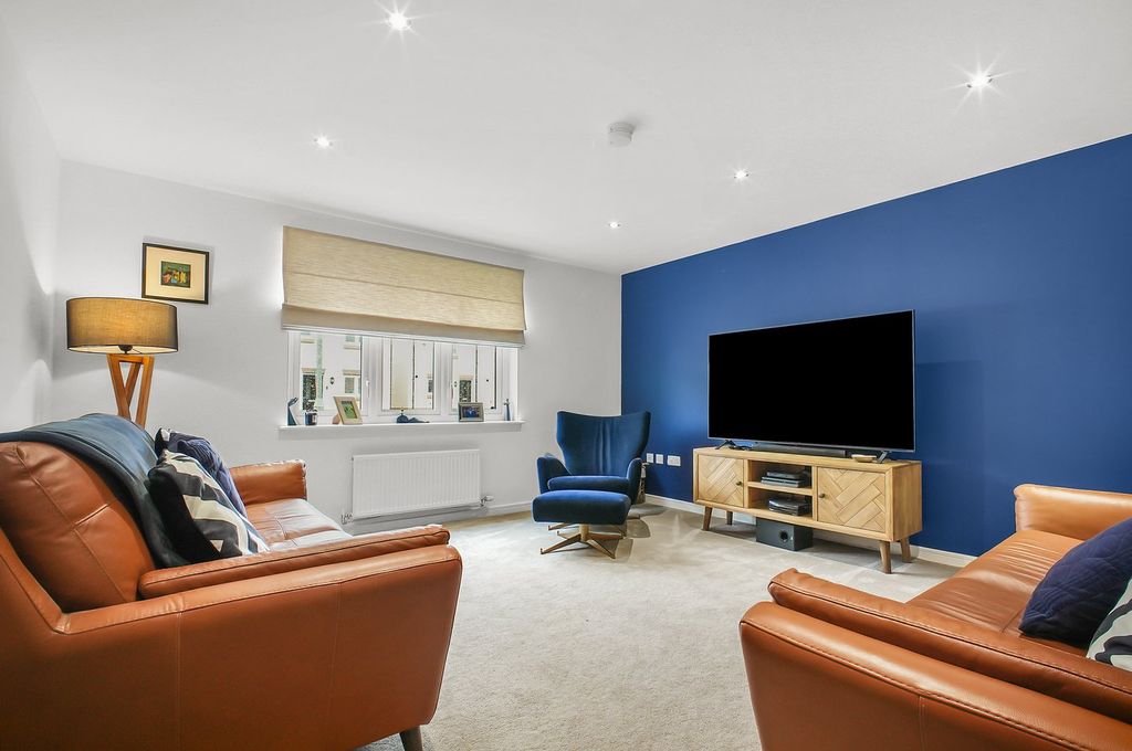 Property photo 3 of 27