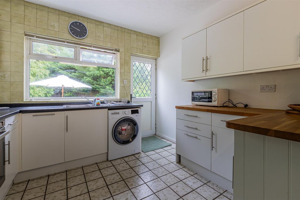Property photo 3 of 23 Deepdale Close 8-17.Jpg