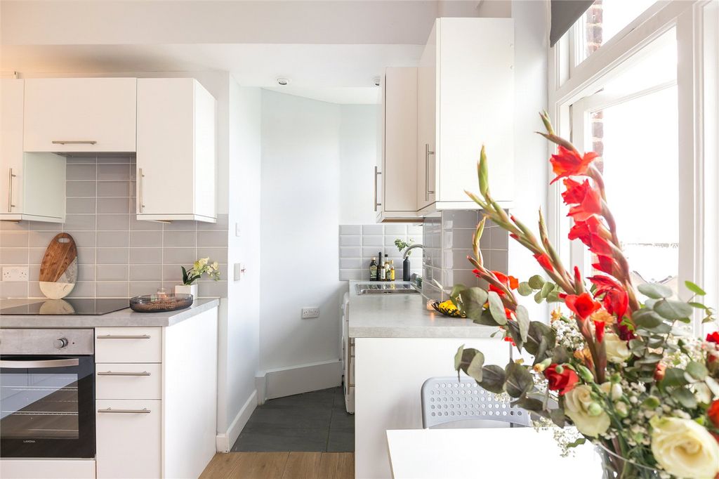 Property photo 3 of 19 Kitchen