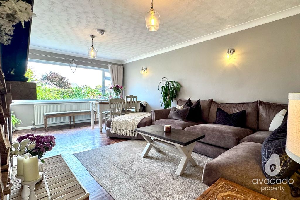 Property photo 2 of 15 4583802