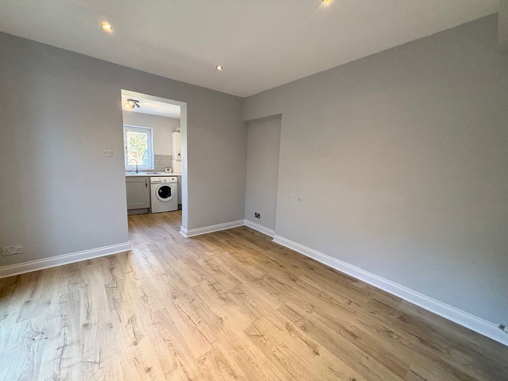 Property photo 2 of 7 Photo 5