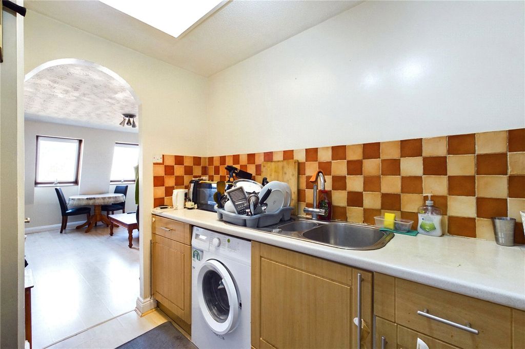 Property photo 3 of 10 Kitchen