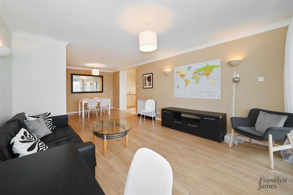 Property photo 3 of 11 Arnhem-Place (5).Jpg