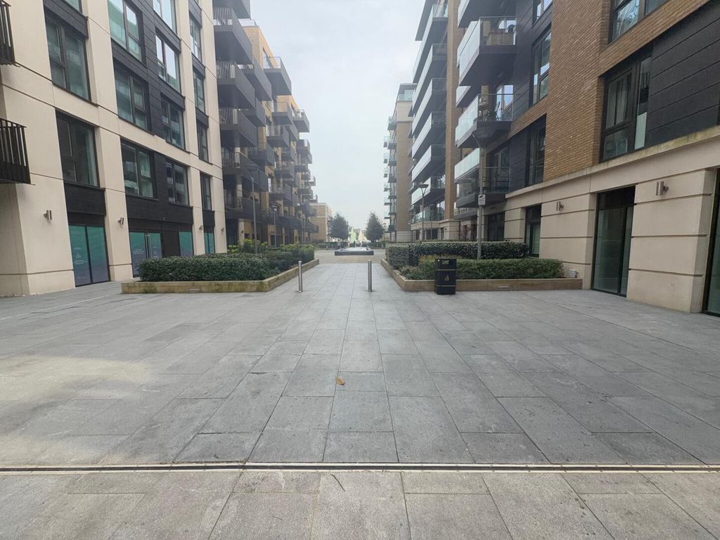 Property photo 1 of 17 Exterior