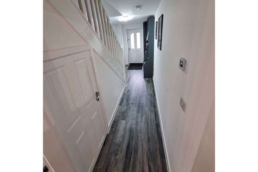 Property photo 3 of 49 Entrance Hallway