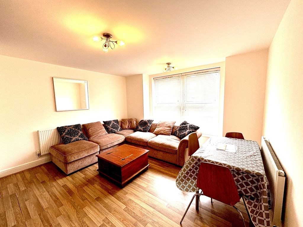Property photo 2 of 7 Lounge