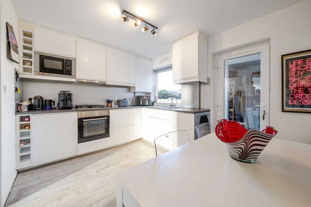 Property photo 1 of 11 1383891-6-69258F6338Cf9