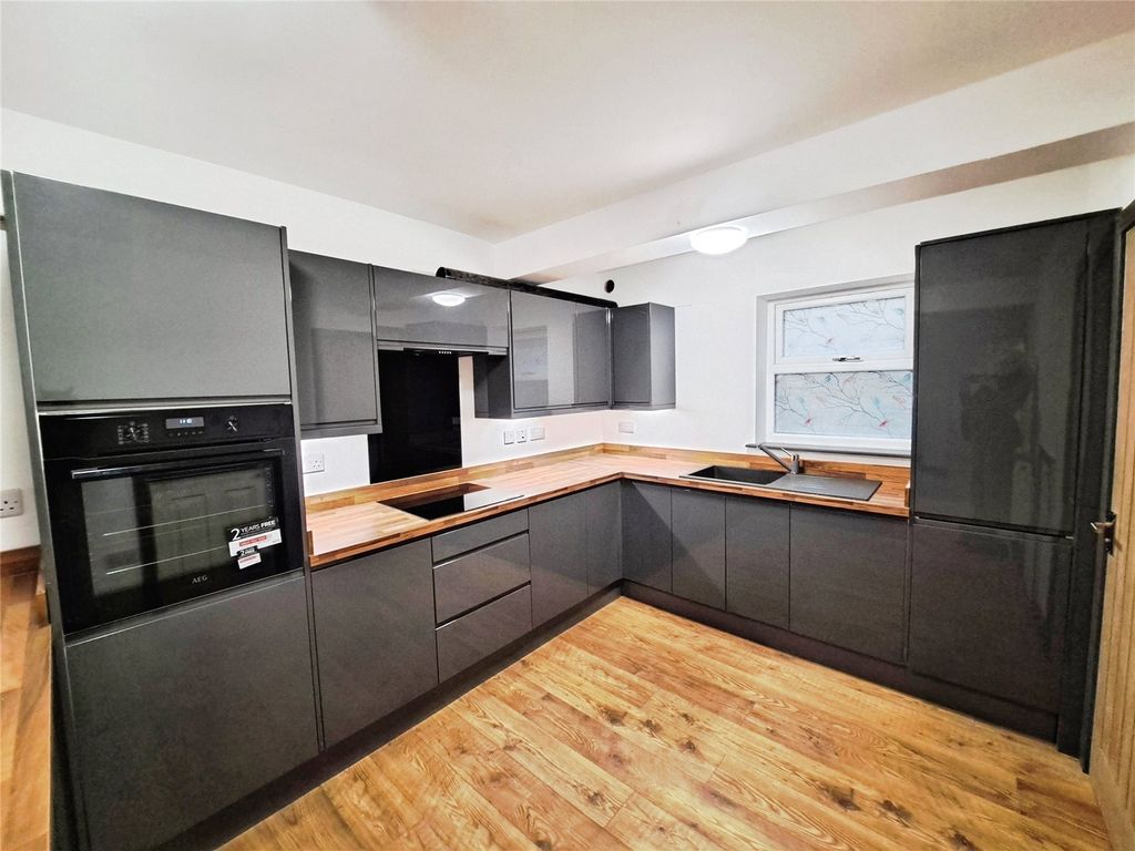 Property photo 2 of 10 Kitchen Dining Room