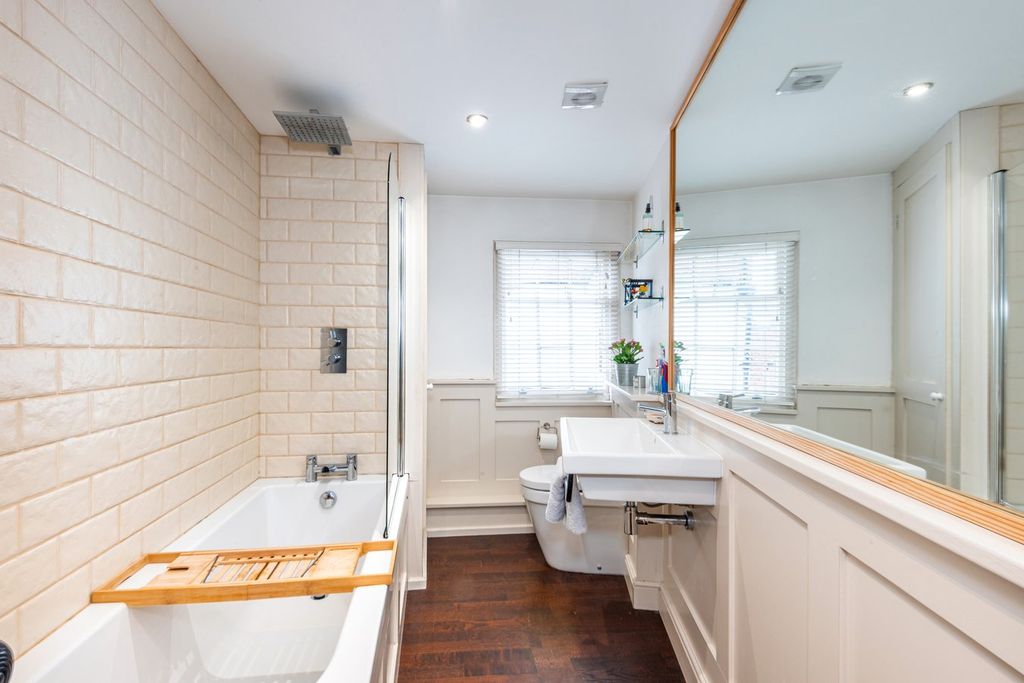 Property photo 3 of 28 Bathroom