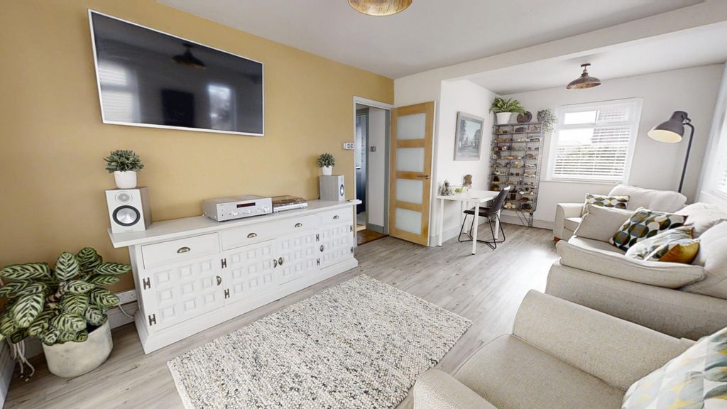 Property photo 2 of 26 Park-Estate-Road-Portland-Dorset-UK-10092025_132231