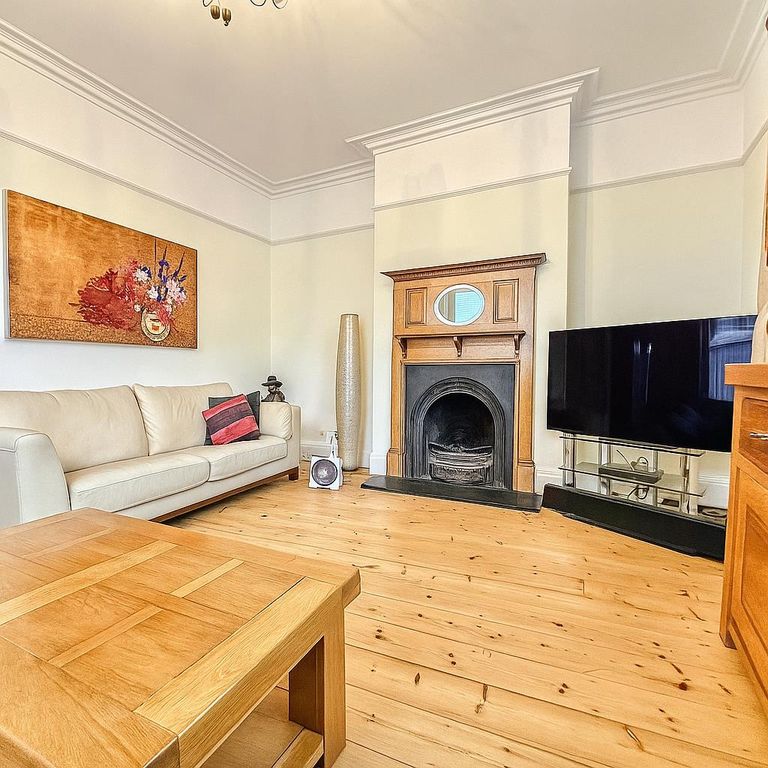 Property photo 2 of 10 Front Room.Png