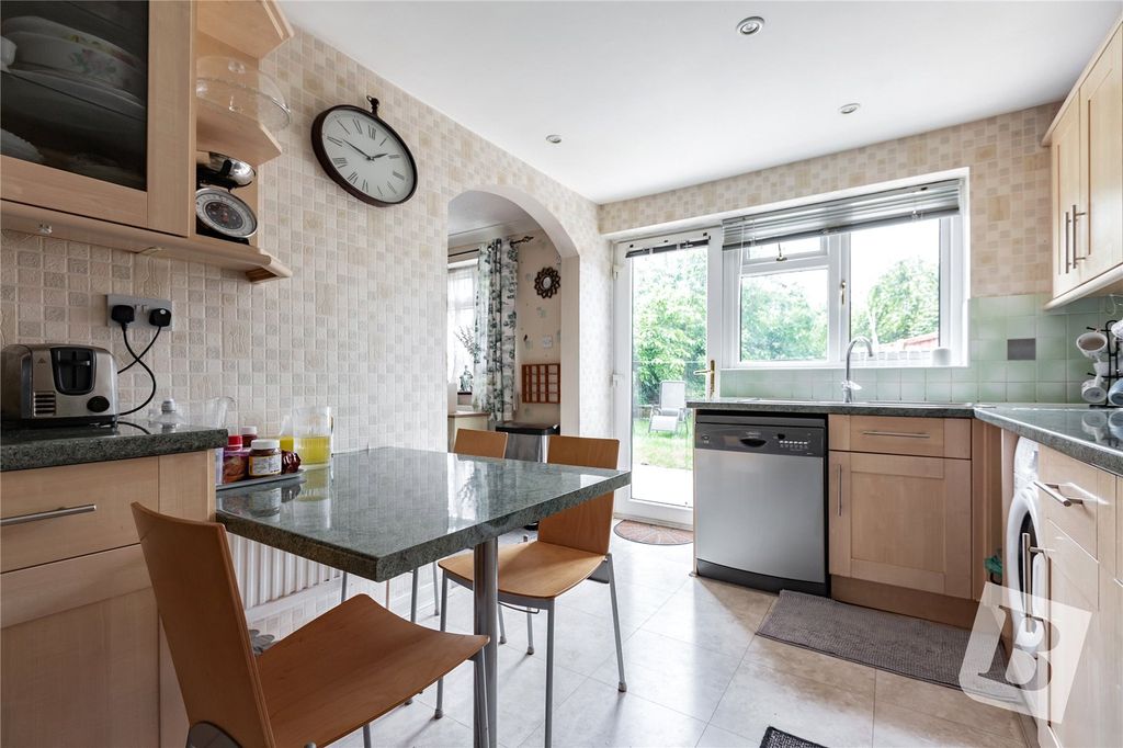Property photo 3 of 21 Kitchen/Breakfast Rm