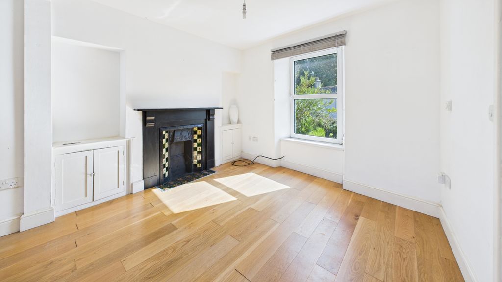 Property photo 3 of 13 Gallery