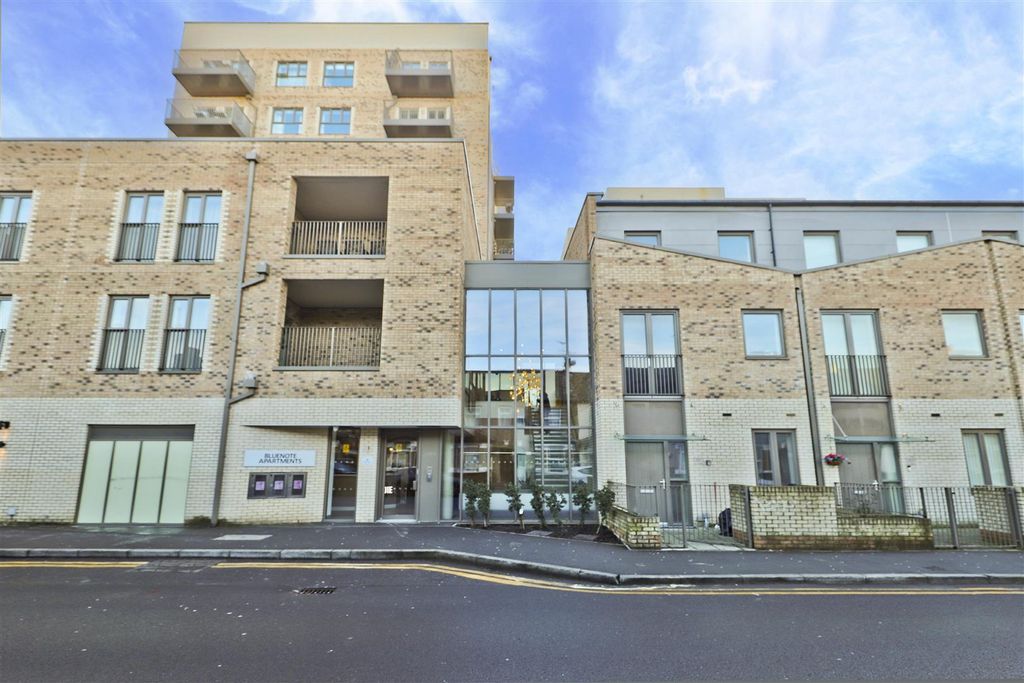 Property photo 1 of 21 Front External