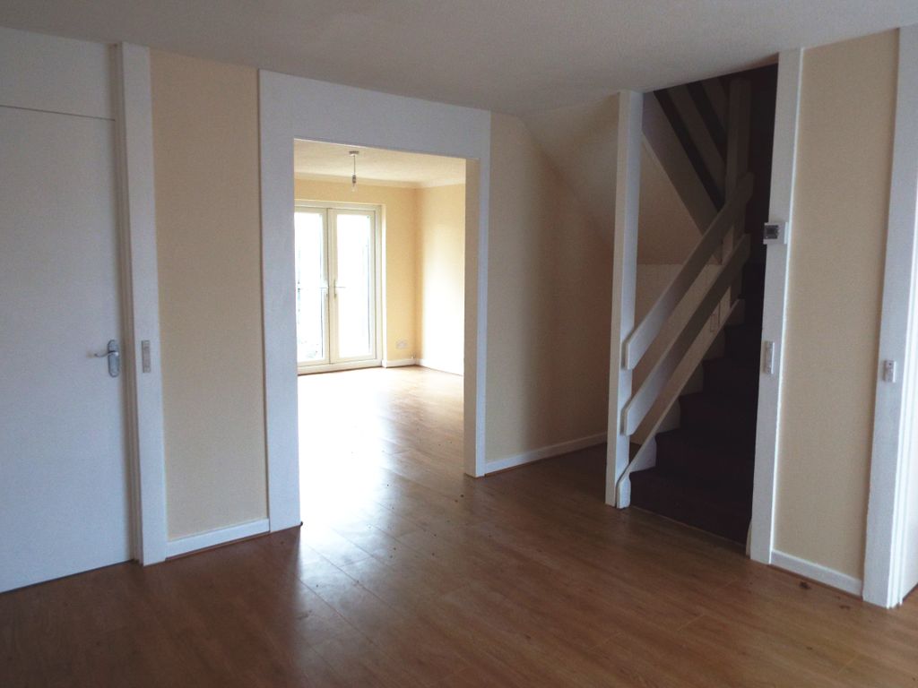 Property photo 3 of 10 Dining Area