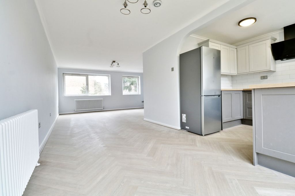 Property photo 2 of 14 3830664