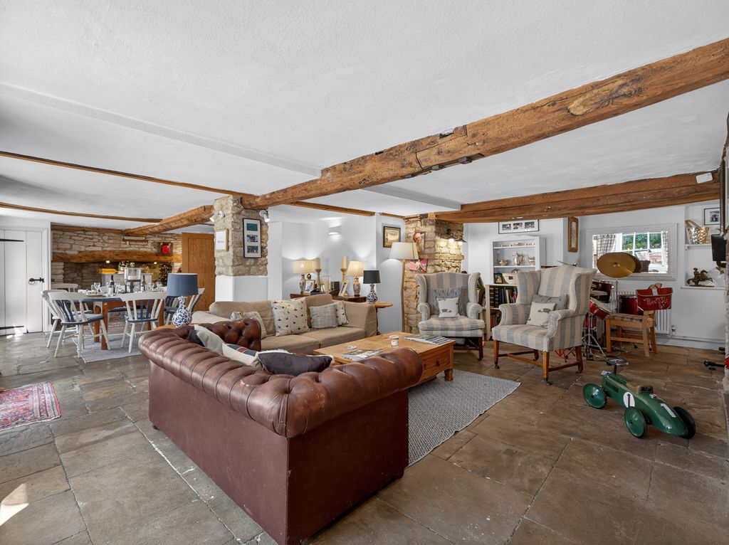 Property photo 2 of 30