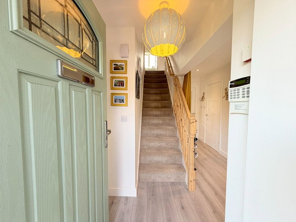 Property photo 2 of 31