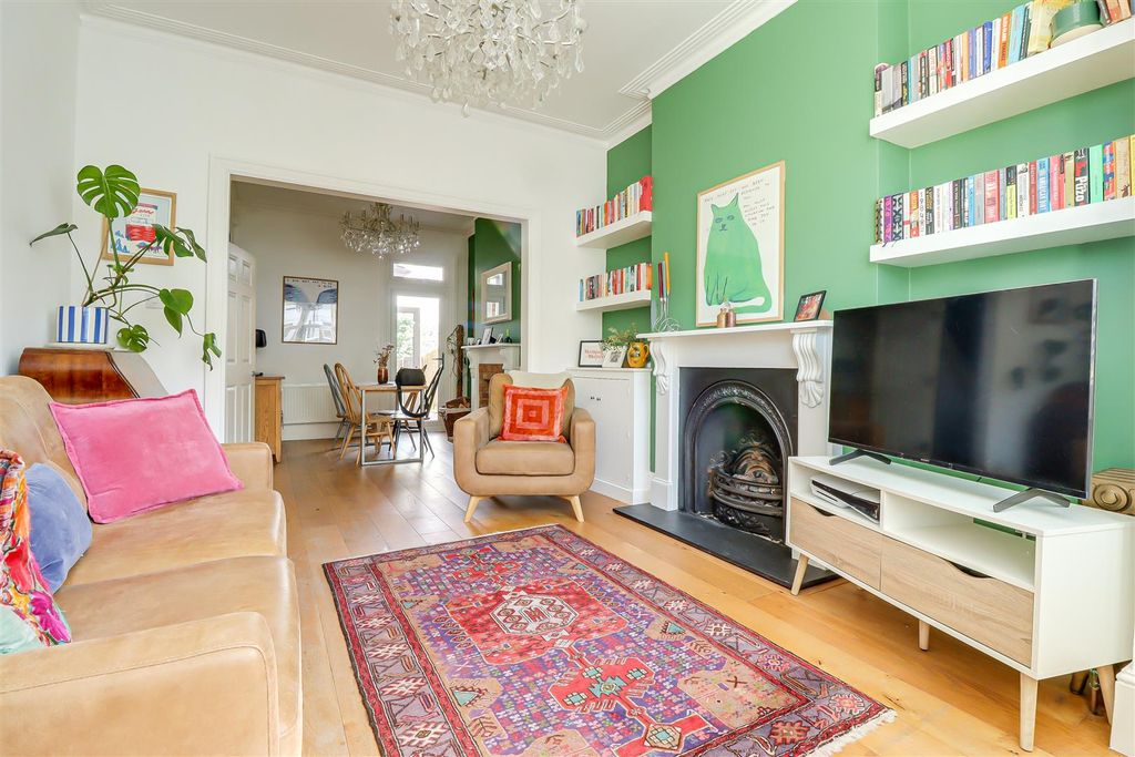 Property photo 2 of 26