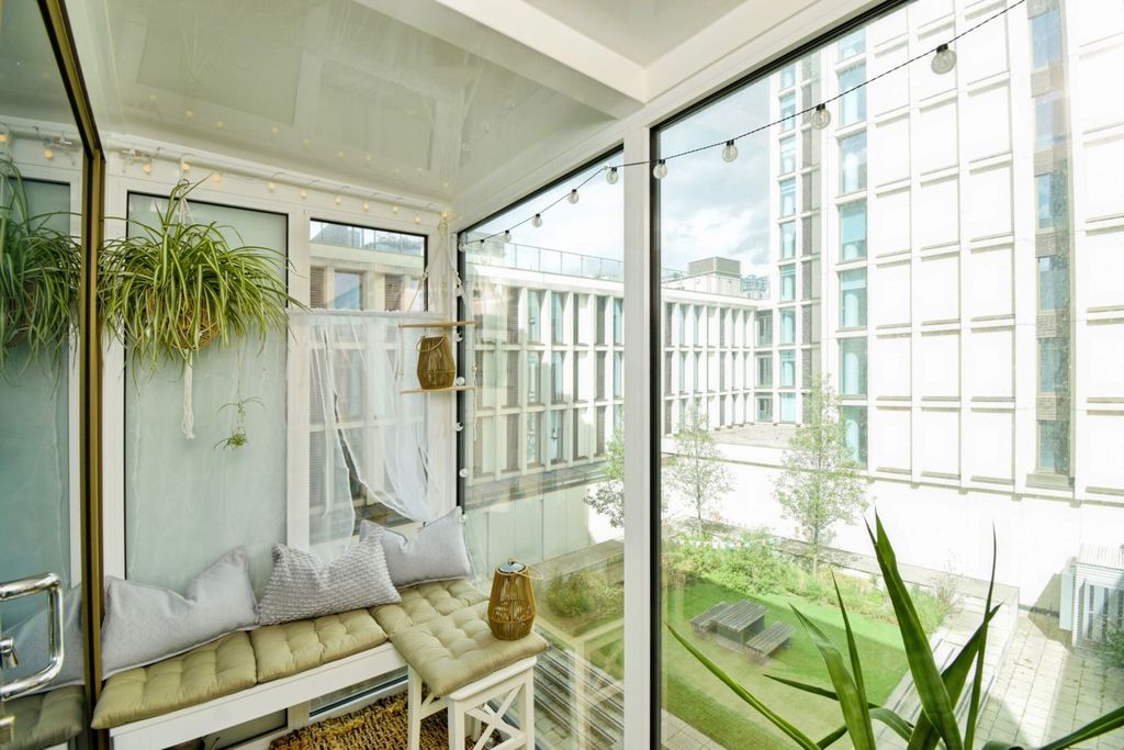 Property photo 3 of 19 Balcony