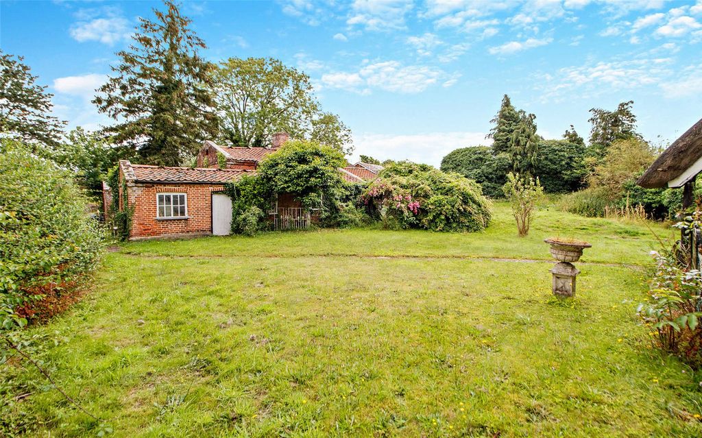 Property photo 2 of 12 Grounds