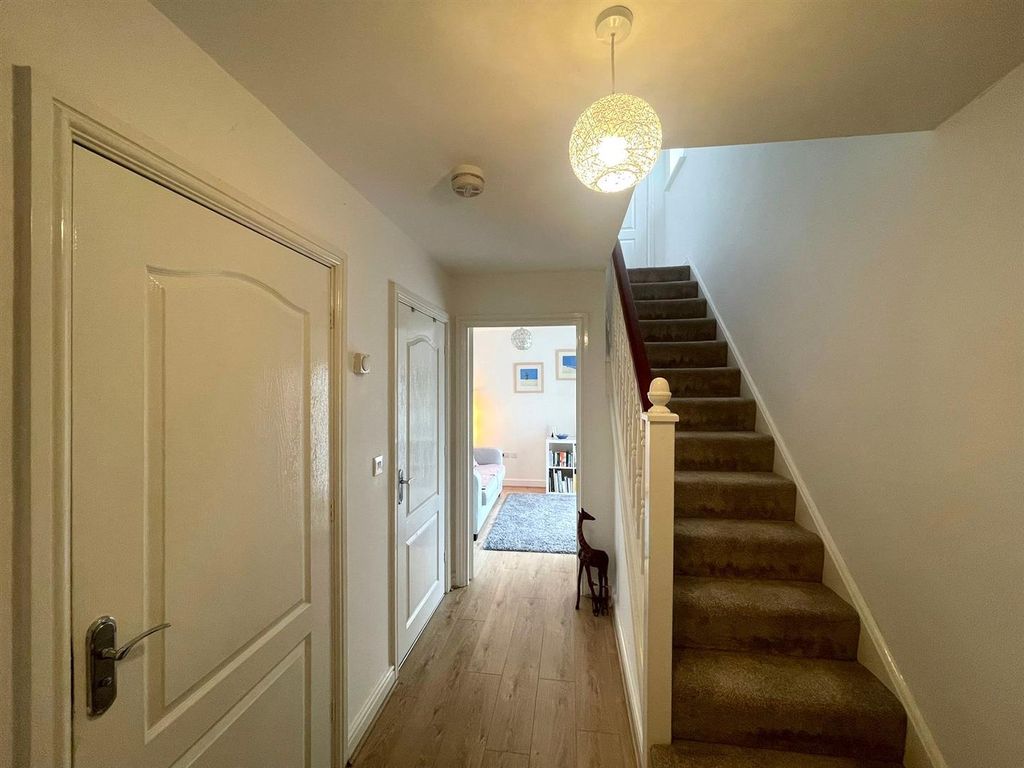 Property photo 2 of 13 Entrance Hall
