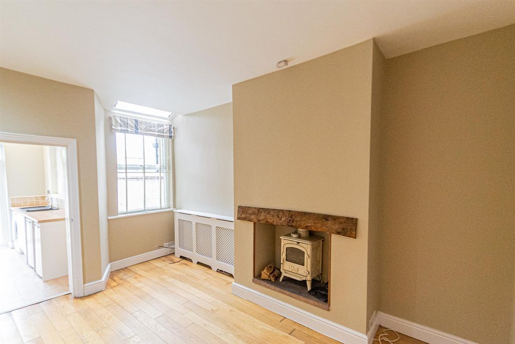 Property photo 2 of 14 Lounge