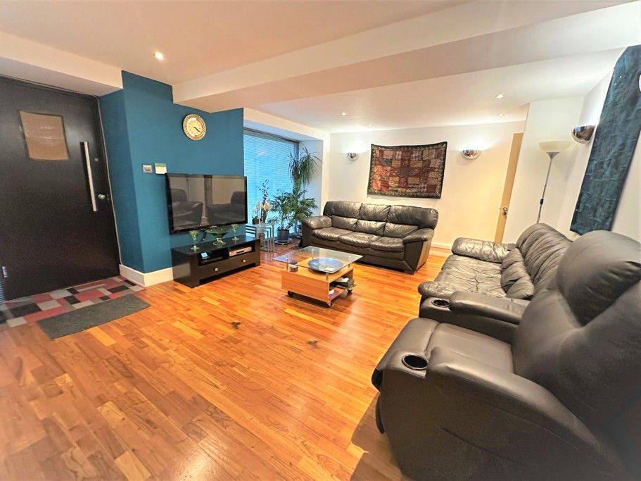 Property photo 2 of 13 Jpg