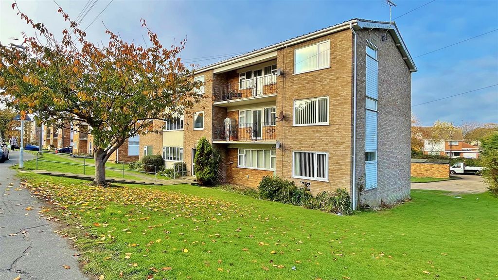 Property photo 1 of 16 Outside - Front